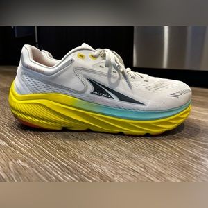 Altra via Olympus running shoes size 12.5